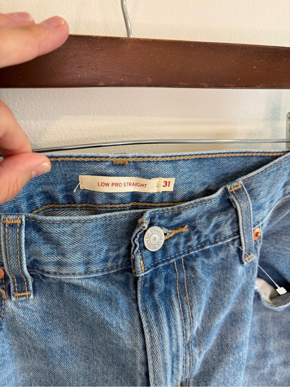 Levi's Women's Low Pro Straight Jeans Size 31 - Picture 4 of 6